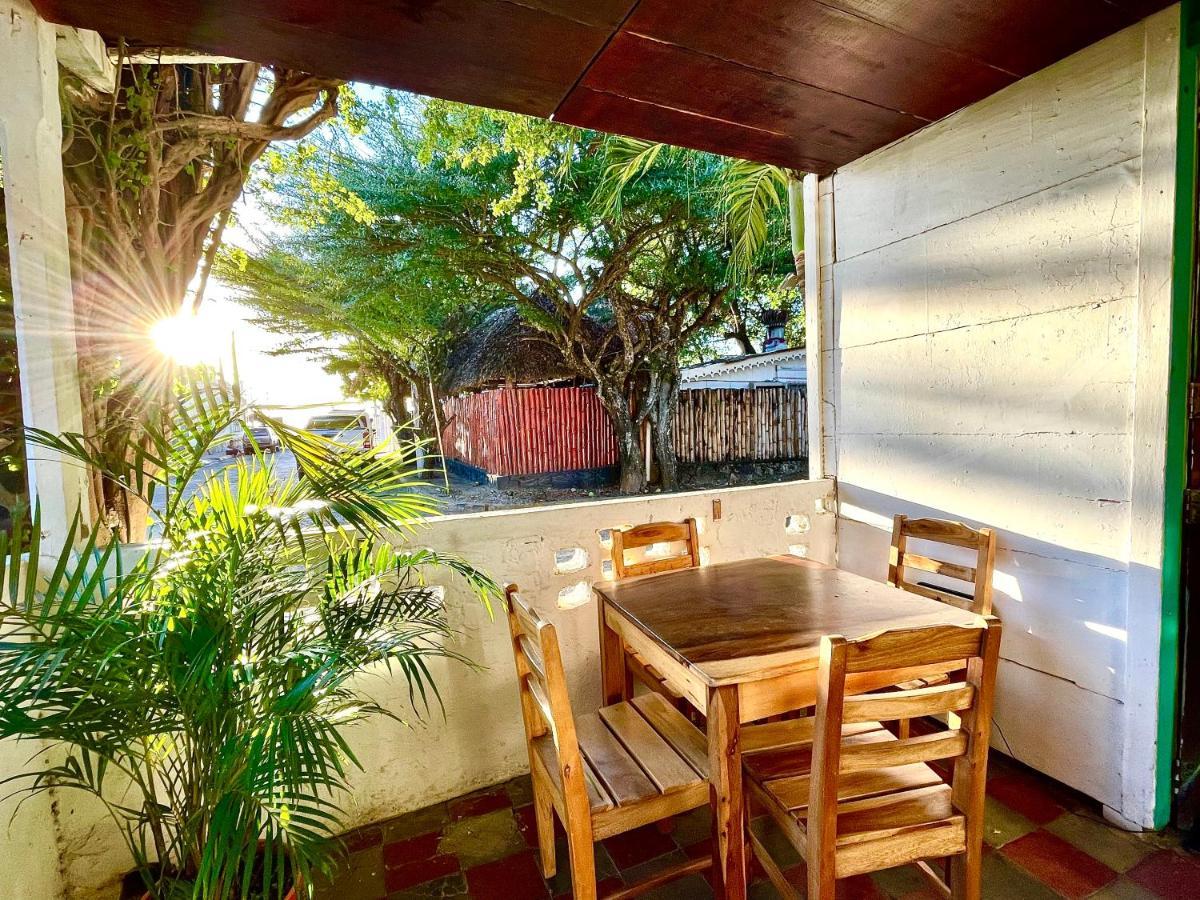 Mango Cafe And Hostel San Juan del Sur Exterior photo